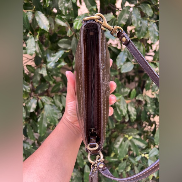 Coach Zoe mini chocolate brown patent leather - Picture 9 of 13